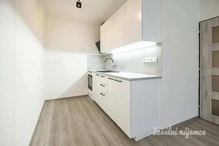 Pronájem bytu 2+kk, Praha - Střížkov, K lipám, 38 m2