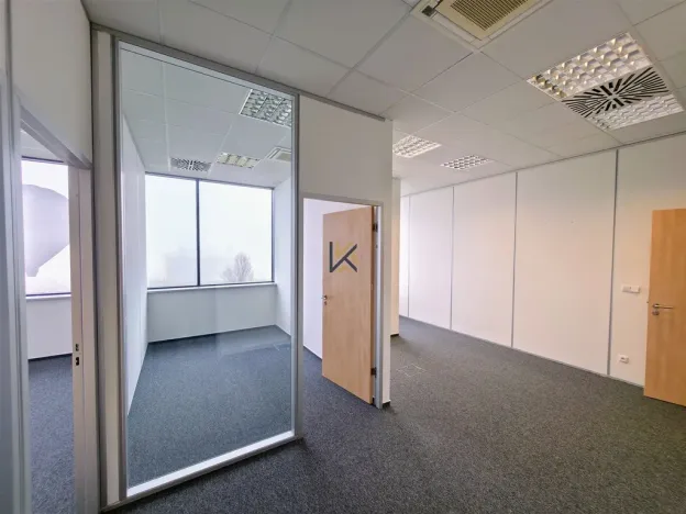 Pronájem kanceláře, Praha - Horní Počernice, Sezemická, 314 m2