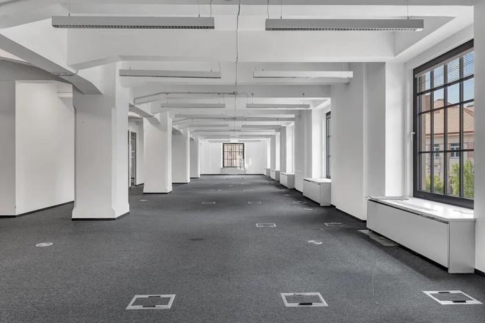 Pronájem kanceláře, Praha - Holešovice, Jankovcova, 241 m2
