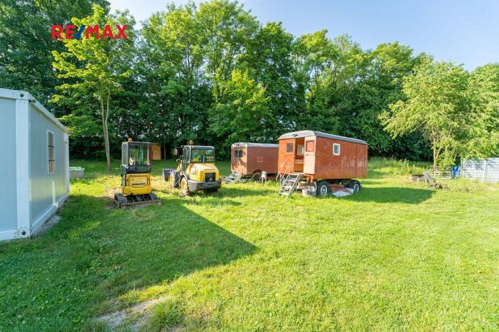 Prodej komerční nemovitosti, Chrášťany, 10917 m2