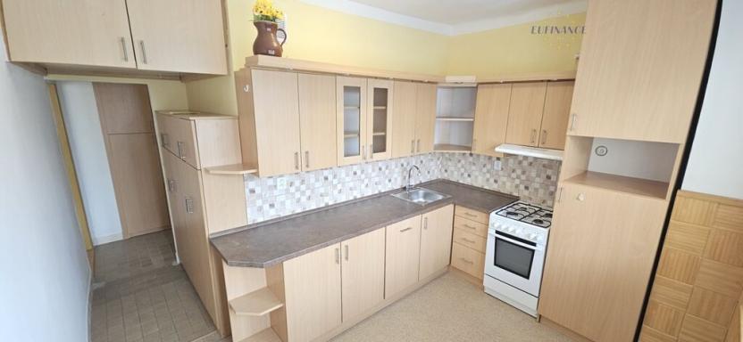 Pronájem bytu 2+1, Kralupy nad Vltavou - Lobeček, nám. Mládežníků, 53 m2