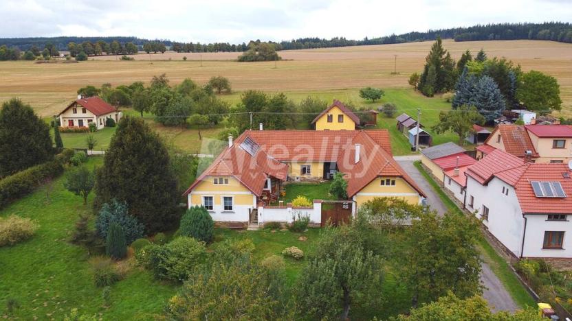 Prodej zemědělské usedlosti, Černovice - Vackov, 425 m2