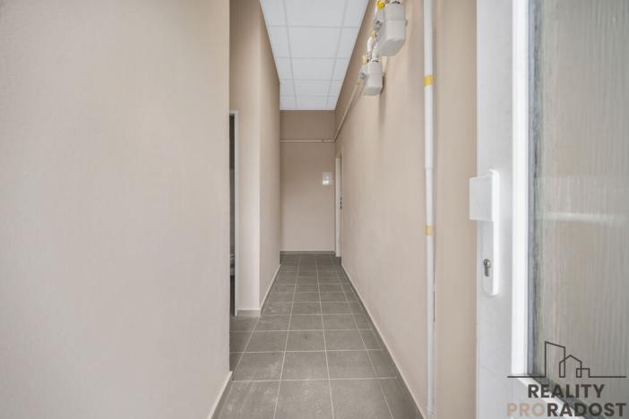 Pronájem obchodního prostoru, Pardubice, 17. listopadu, 97 m2