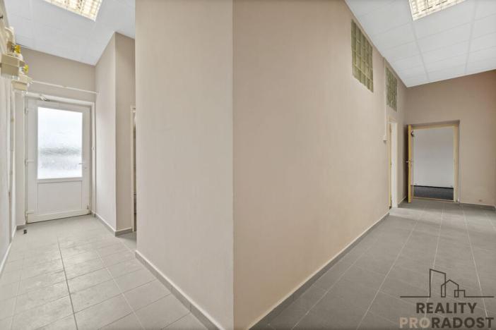 Pronájem obchodního prostoru, Pardubice, 17. listopadu, 97 m2