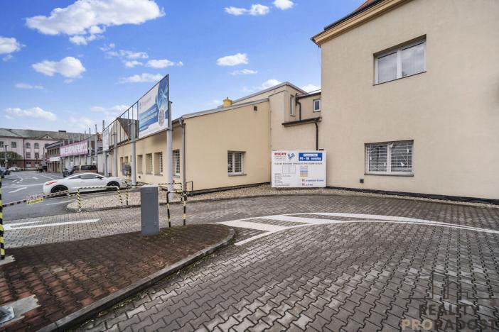 Pronájem obchodního prostoru, Pardubice, 17. listopadu, 97 m2
