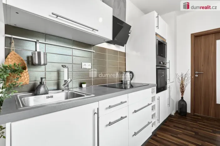 Prodej bytu 2+kk, Dalovice, Májová, 55 m2