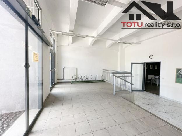 Pronájem obchodního prostoru, Jaroměř, Husova, 200 m2
