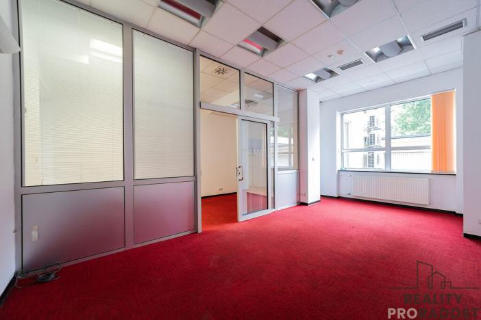 Pronájem obchodního prostoru, Ostrava - Moravská Ostrava, Nádražní, 95 m2