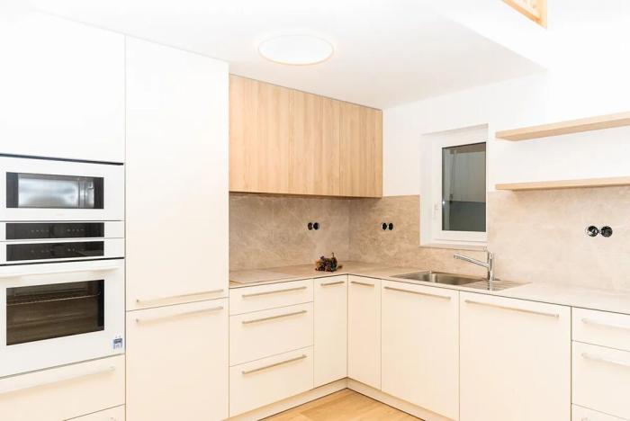 Pronájem bytu 3+1, Praha, Bubenečská, 153 m2