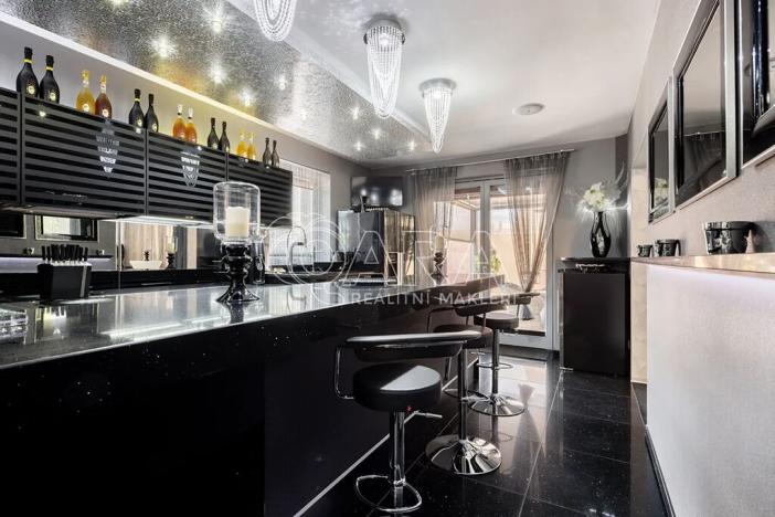 Prodej obchodního prostoru, Zeleneč, Jitrocelová, 150 m2