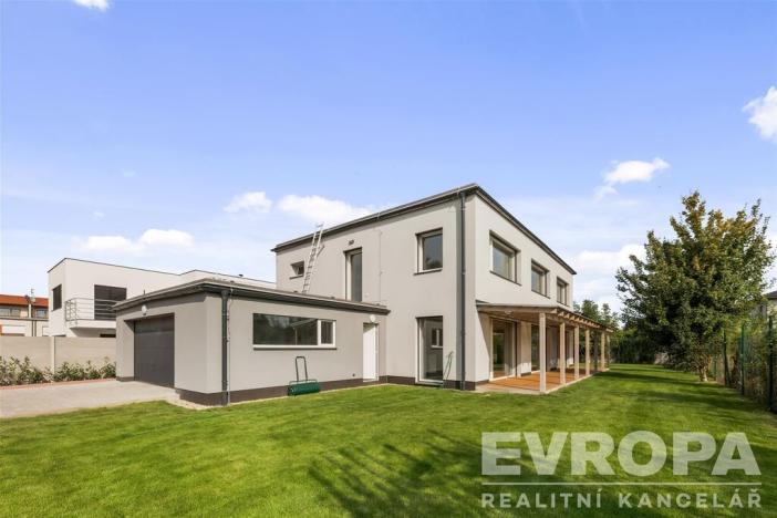 Prodej rodinného domu, Líbeznice, 320 m2