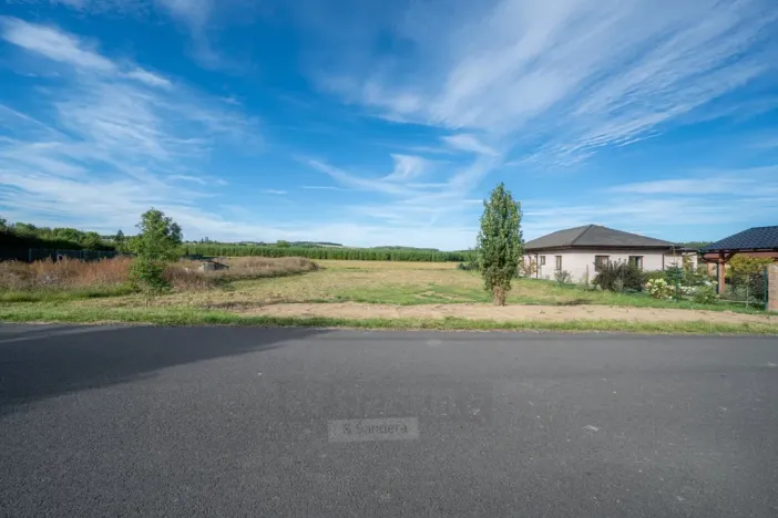 Prodej pozemku pro bydlení, Zalužany, 1423 m2