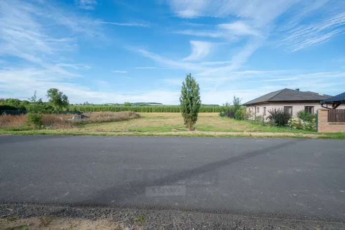 Prodej pozemku pro bydlení, Zalužany, 1423 m2