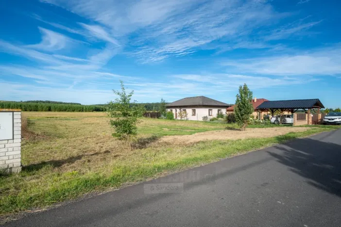 Prodej pozemku pro bydlení, Zalužany, 1423 m2