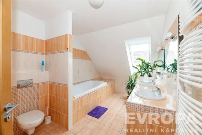 Prodej ubytování, Solnice, Nad Farou, 303 m2