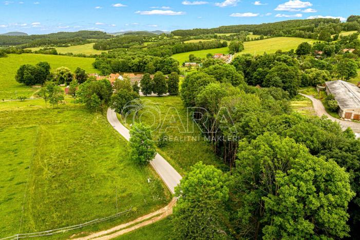 Prodej komerčního pozemku, Čestice, 4931 m2