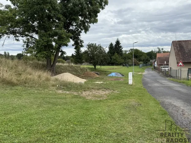 Prodej zahrady, Nestrašovice, 810 m2