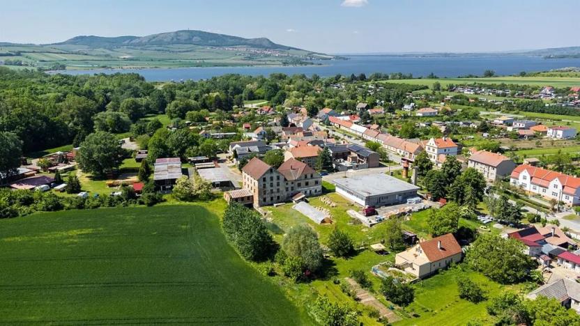 Prodej komerční nemovitosti, Přítluky, 2507 m2