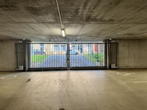 Pronájem garážového stání, Plzeň, 12 m2
