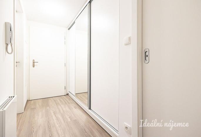 Pronájem bytu 2+kk, Praha - Košíře, Hlaváčkova, 49 m2
