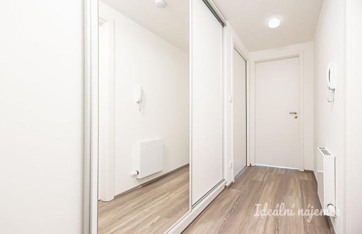 Pronájem bytu 2+kk, Praha - Košíře, Hlaváčkova, 49 m2