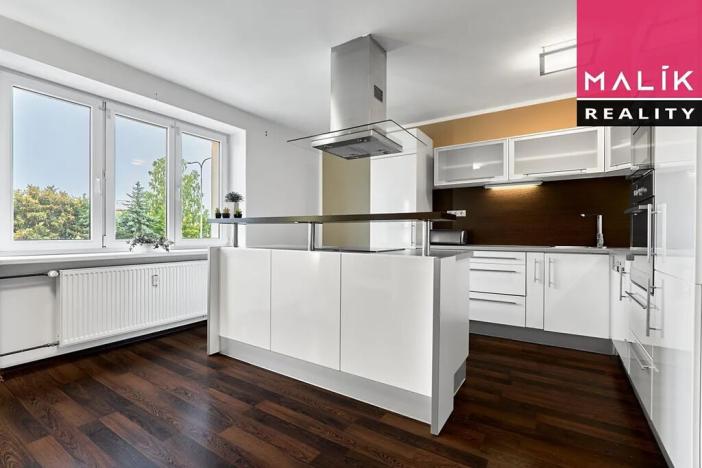 Prodej atypického bytu, Ostrov, Hlavní třída, 141 m2