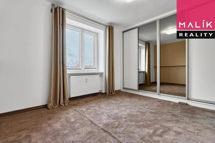 Prodej atypického bytu, Ostrov, Hlavní třída, 141 m2