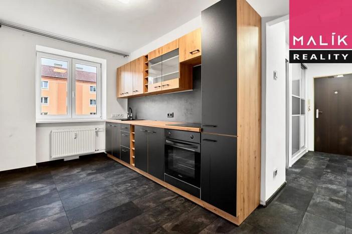 Prodej atypického bytu, Ostrov, Hlavní třída, 141 m2