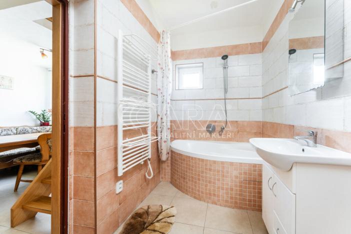 Prodej rodinného domu, Velký Chlumec, 180 m2