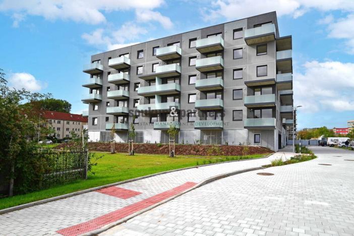 Pronájem garážového stání, Praha, Čakovická, 12 m2
