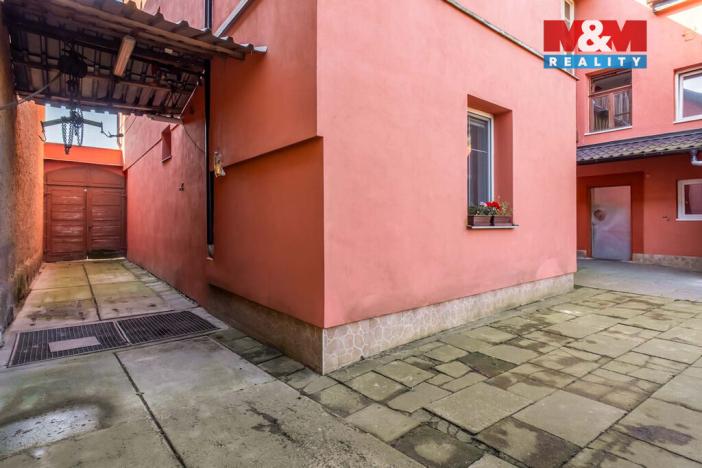 Prodej činžovního domu, Mimoň, nám. 1. máje, 120 m2