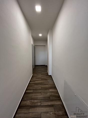 Pronájem obchodního prostoru, Ostrava, Macharova, 75 m2