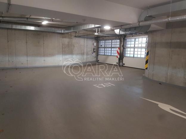 Prodej garážového stání, Praha - Libeň, U Slovanky, 13 m2