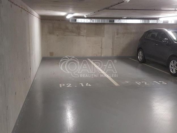 Prodej garážového stání, Praha - Libeň, U Slovanky, 13 m2