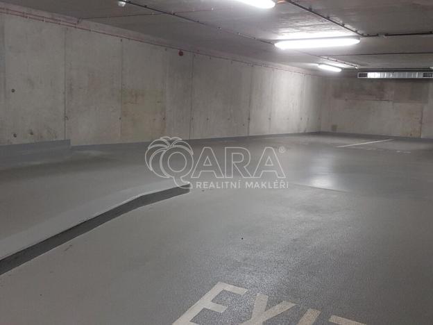 Prodej garážového stání, Praha - Libeň, U Slovanky, 13 m2