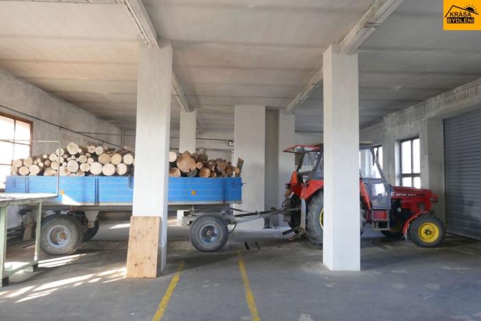 Prodej výrobních prostor, Moravec, 3983 m2