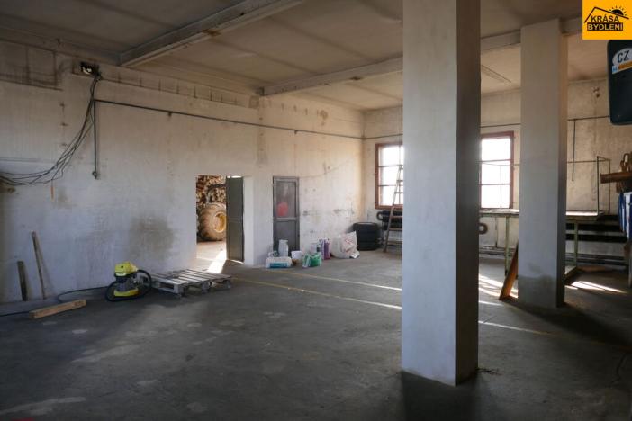 Prodej výrobních prostor, Moravec, 3983 m2