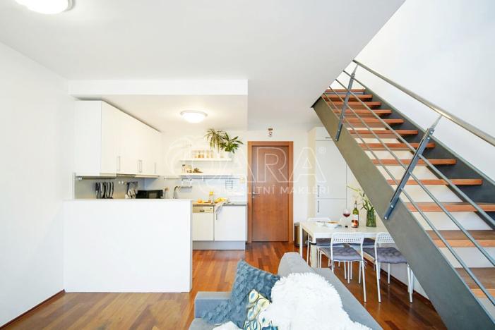 Pronájem bytu 2+kk, Praha - Vysočany, Podnádražní, 64 m2