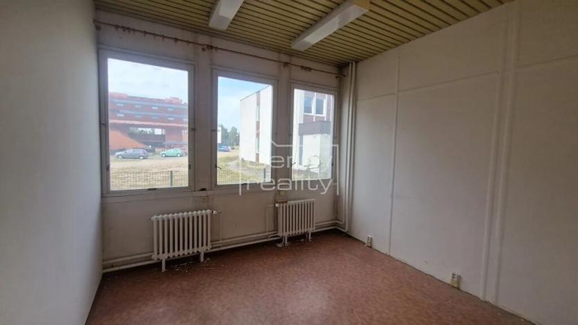 Pronájem kanceláře, Pardubice, Mezi Mosty, 65 m2