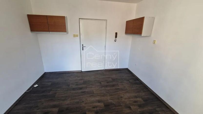 Pronájem kanceláře, Pardubice, Jana Palacha, 14 m2