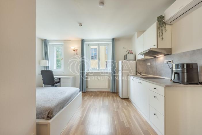 Pronájem bytu 1+kk, Praha - Smíchov, Radlická, 26 m2