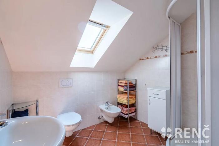 Prodej rodinného domu, Podolí, 216 m2