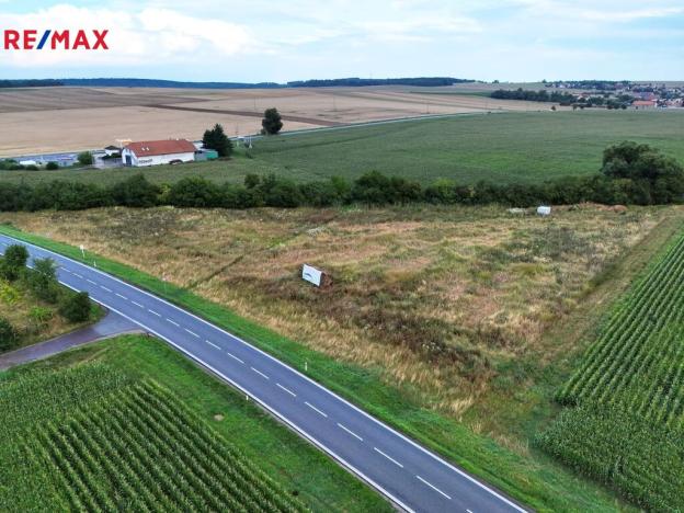 Prodej komerčního pozemku, Kuchařovice, 9212 m2