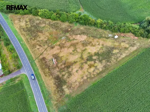 Prodej komerčního pozemku, Kuchařovice, 9212 m2
