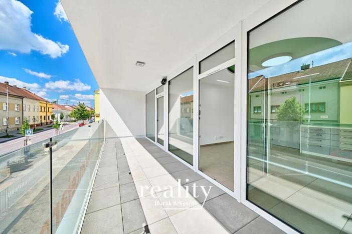 Pronájem kanceláře, Znojmo, Jarošova, 17 m2