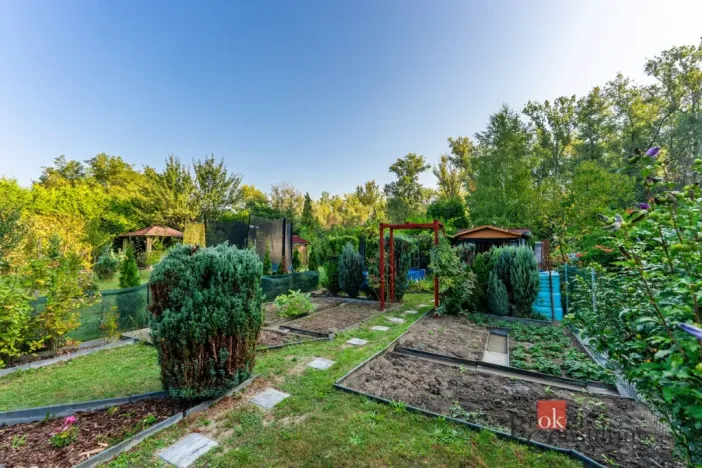 Prodej zahrady, Rybitví, 185 m2