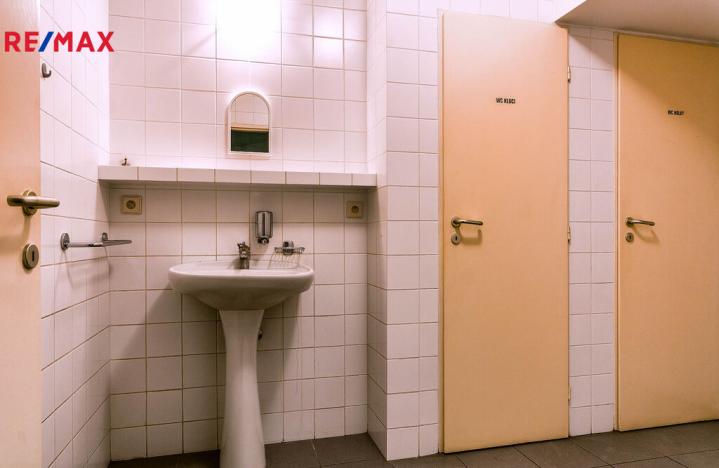 Pronájem kanceláře, Hradec Králové, třída Karla IV., 206 m2