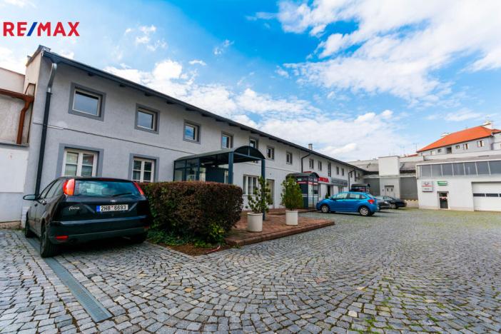 Pronájem kanceláře, Hradec Králové, třída Karla IV., 206 m2