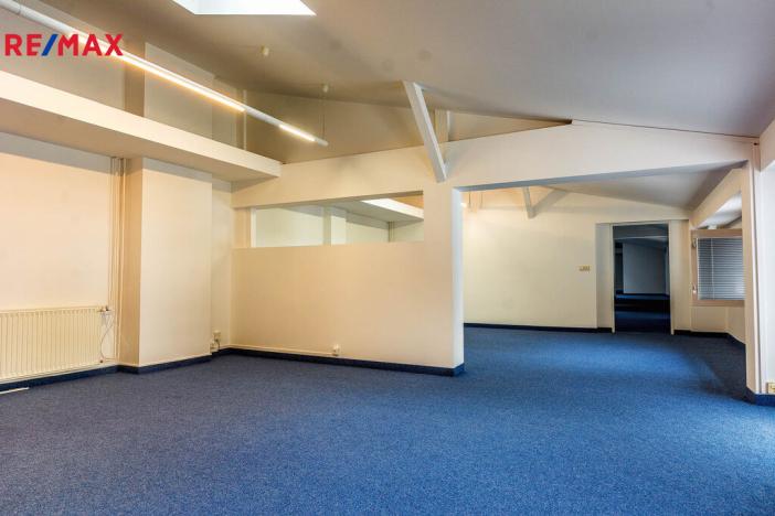 Pronájem kanceláře, Hradec Králové, třída Karla IV., 206 m2