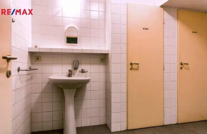 Pronájem kanceláře, Hradec Králové, třída Karla IV., 206 m2